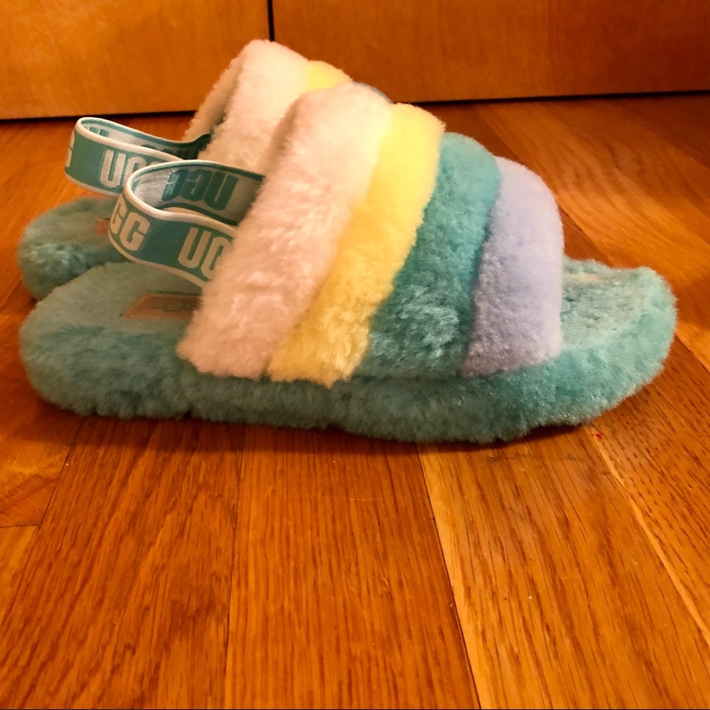 Kids Uggs Fluff Yeah Slippers Size 2 Original Box Included
